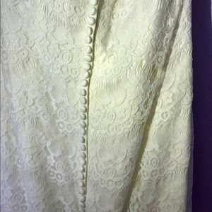 WEDDING DRESS NEED TO SELL FAST  NEVER WORN